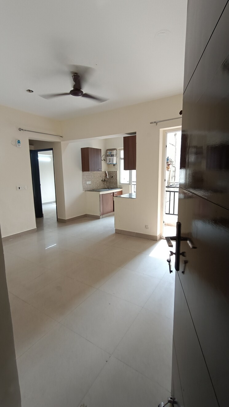 Room, sethi-max-royal 2 Bedroom 895 Sq.Ft. Apartment In Sector 76 Noida 9327157