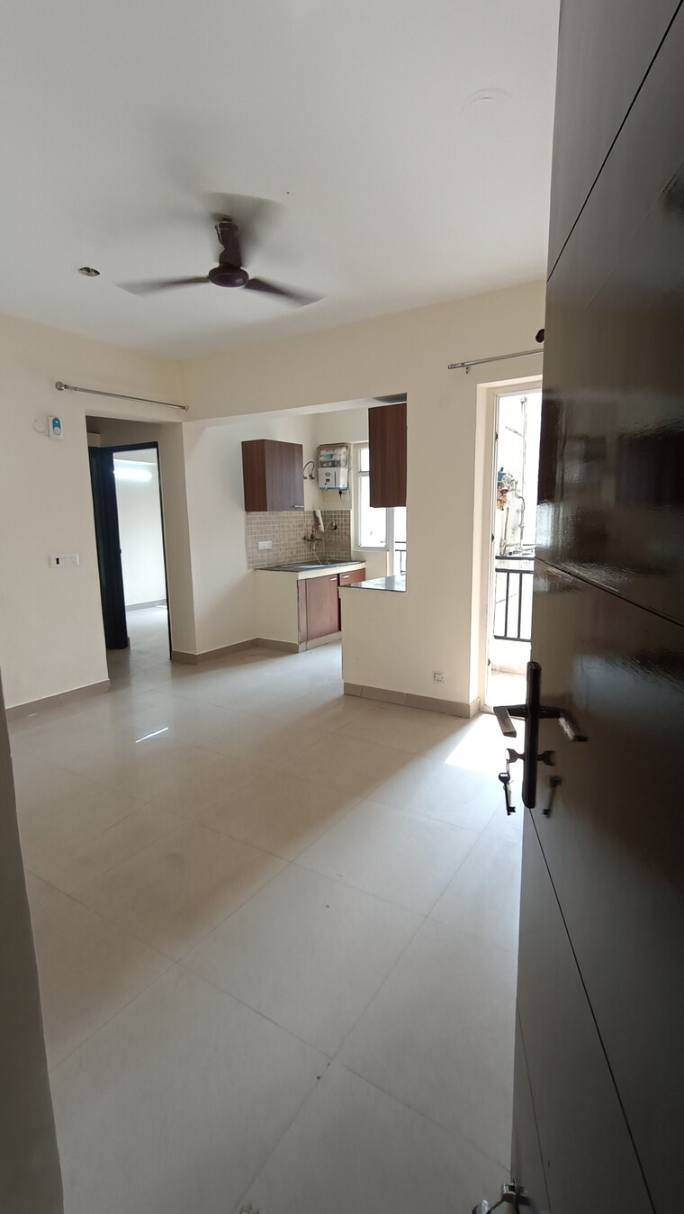 Room, sethi-max-royal 2 Bedroom 895 Sq.Ft. Apartment In Sector 76 Noida 9327157