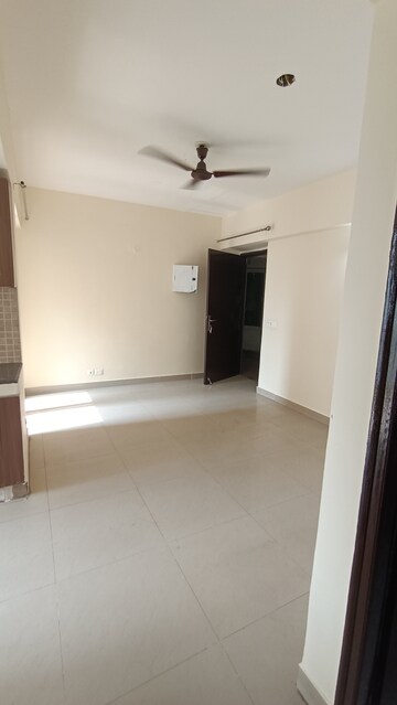 Room in 2 BHK Apartment at Sethi Max Royal, Sector 76 – for Rent