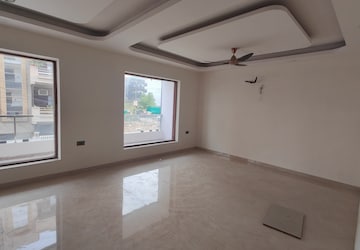 Room in 4 BHK Builder Floor at Green Fields Colony – for Sale