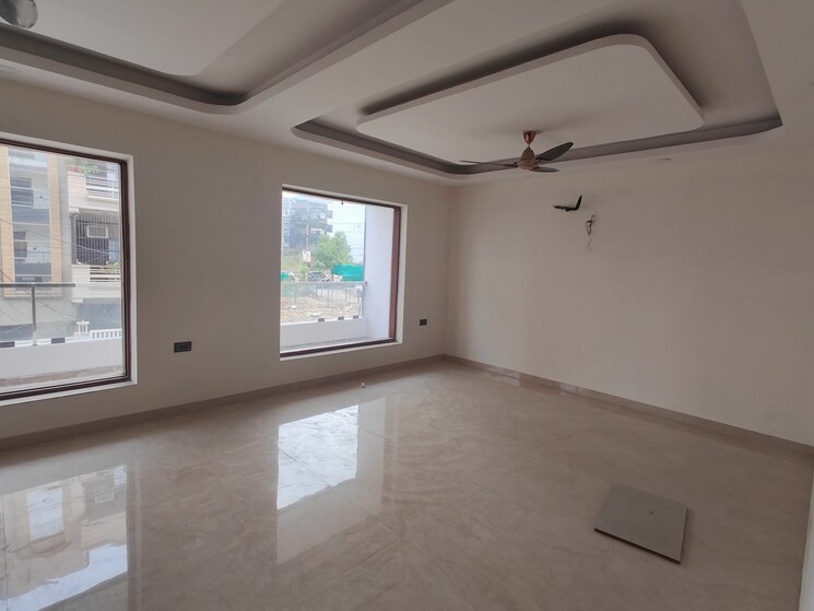 Room, green fields colony 4 Bedroom 4051 Sq.Ft. Builder Floor In Green Fields Colony Faridabad 9327355