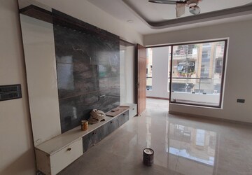 Room in 4 BHK Builder Floor at Green Fields Colony – for Sale