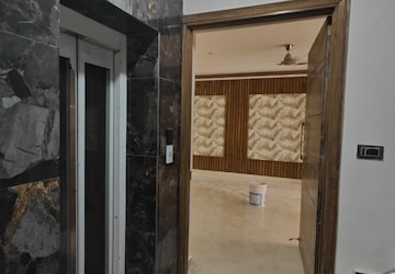 Room in 4 BHK Builder Floor at Green Fields Colony – for Sale