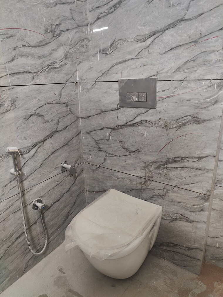 Bathroom, green fields colony 4 Bedroom 4051 Sq.Ft. Builder Floor In Green Fields Colony Faridabad 9327355