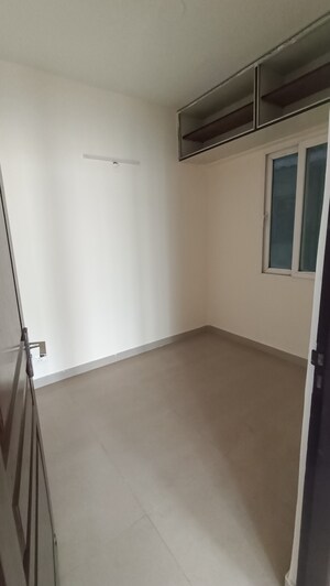 Room in 2 BHK Apartment at Sethi Max Royal, Sector 76 – for Rent