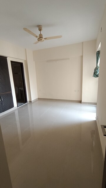2 BHK Apartment For Rent in Sethi Max Royal, Sector 76
