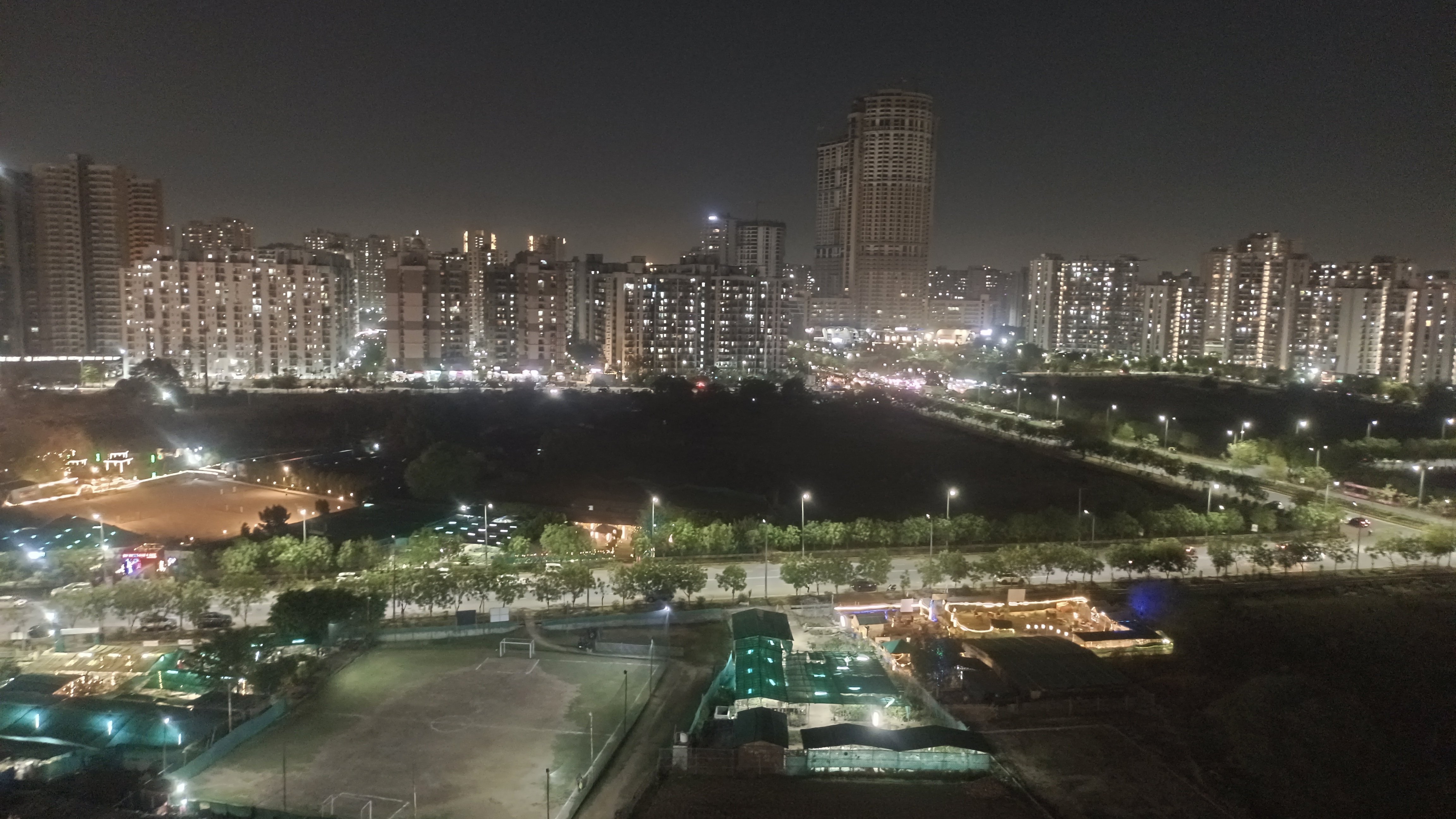 2 BHK + Study Room Apartment For Rent in Sethi Max Royal