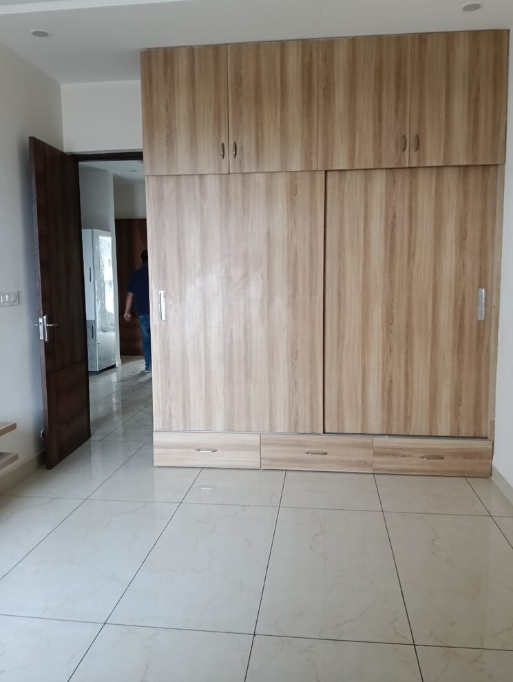 Room, pir machalla 3 Bedroom 1250 Sq.Ft. Apartment In Pir Machalla Zirakpur 9327503