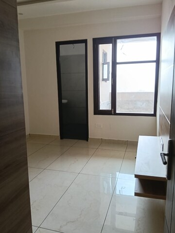 Room in 3 BHK Apartment at Pir Machalla – for Rent