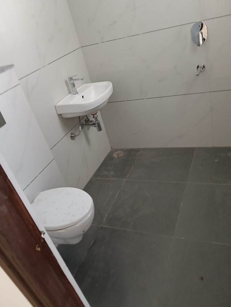 Attached Bathroom, pir machalla 3 Bedroom 1250 Sq.Ft. Apartment In Pir Machalla Zirakpur 9327503