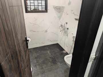 Bathroom in 4 BHK Apartment at Sector 33a Noida – for Rent