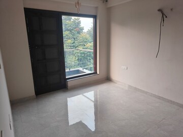 Room in 4 BHK Apartment at Sector 33a Noida – for Rent