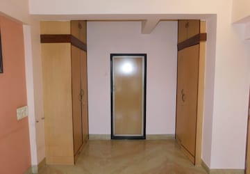 Room in 2.5 BHK Apartment at Gaur Yamuna City Gaur Suites, Gaur Yamuna City – for Sale
