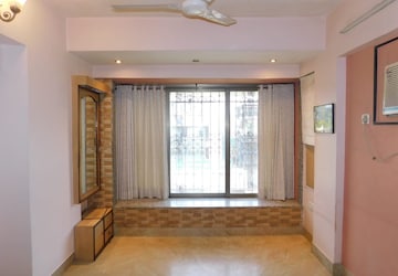 Room in 2.5 BHK Apartment at Gaur Yamuna City Gaur Suites, Gaur Yamuna City – for Sale
