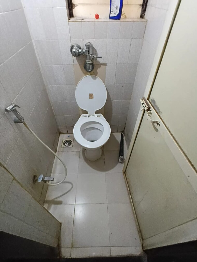 Bathroom, green-meadows-bluilding-2-chs-ltd 1 Bedroom 400 Sq.Ft. Apartment In Kandivali East Mumbai 9327582