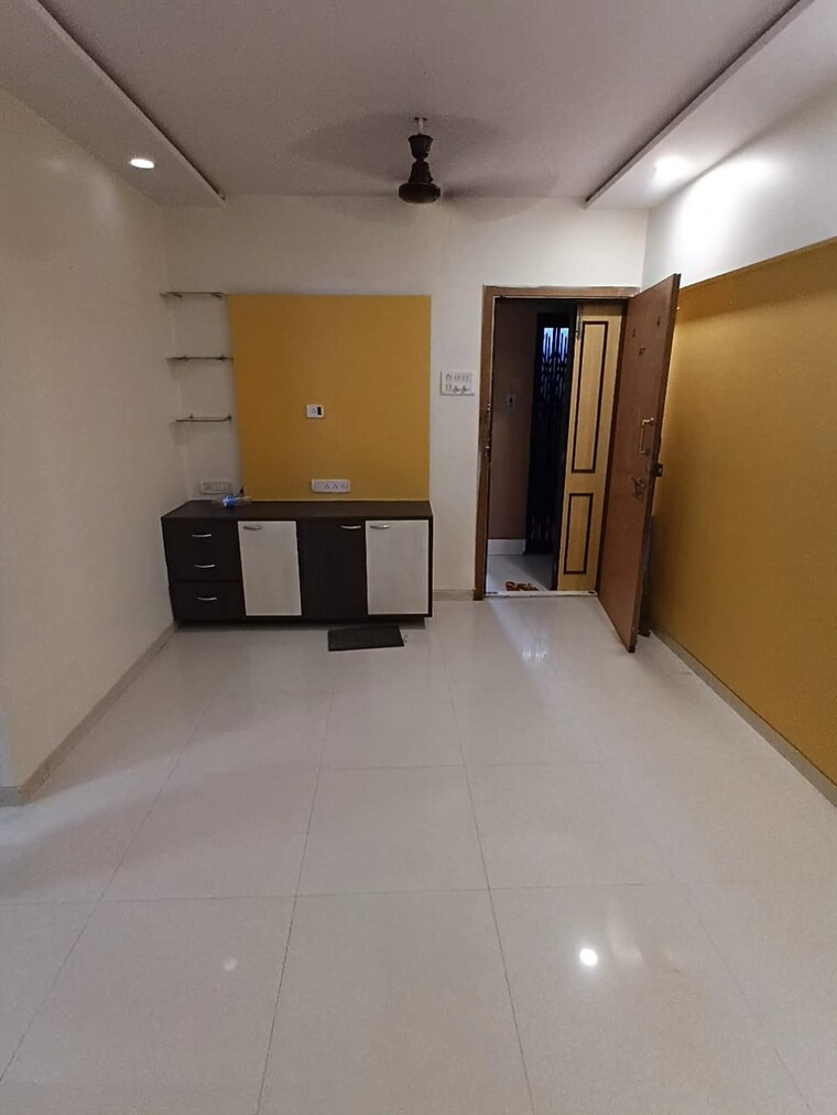 Room, green-meadows-bluilding-2-chs-ltd 1 Bedroom 400 Sq.Ft. Apartment In Kandivali East Mumbai 9327582