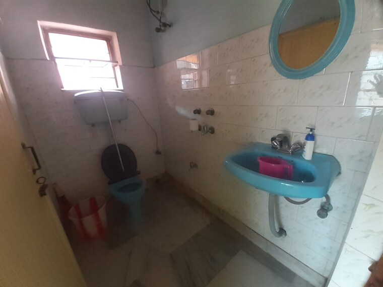 Bathroom, behala 5 Bedroom 1600 Sq.Ft. Independent House In Behala Kolkata 9327584