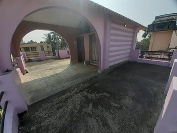 Parking in 5 BHK Independent House at Behala – for Sale