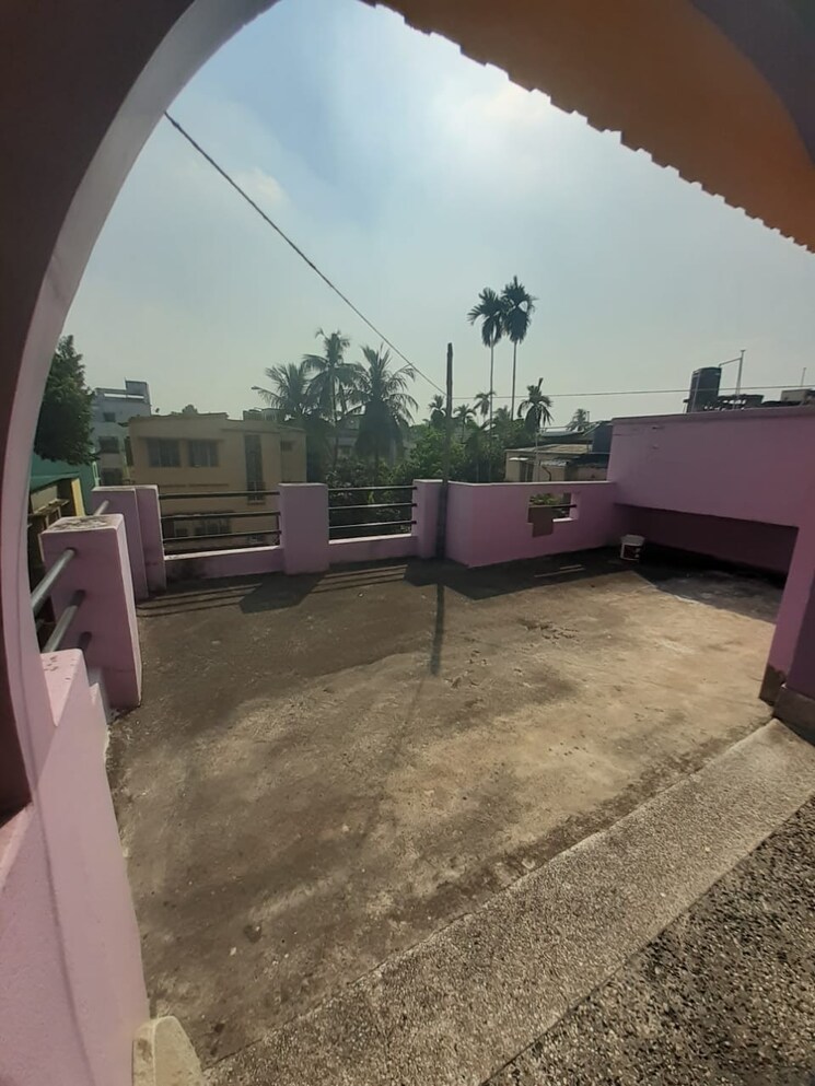  Parking, behala 5 Bedroom 1600 Sq.Ft. Independent House In Behala Kolkata 9327584