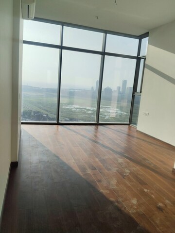 Room in 3 BHK Apartment at Piramal Mahalaxmi, Mahalaxmi – for Rent