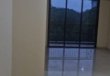 Room in 3 BHK Apartment at Lodha Sterling, Kolshet Road – for Rent