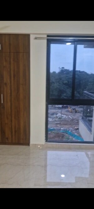 Furnished Amenities in 3 BHK Apartment at Lodha Sterling, Kolshet Road – for Rent