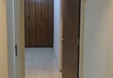 Room in 3 BHK Apartment at Lodha Sterling, Kolshet Road – for Rent