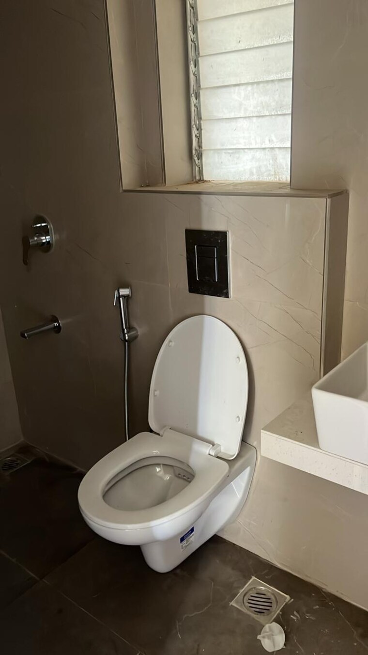 Bathroom, andheri west 3 Bedroom 1118 Sq.Ft. Builder Floor In Andheri West Mumbai 9327771