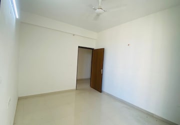 Room in 3 BHK Apartment at Ambika Florence Park, North Mullanpur – for Sale