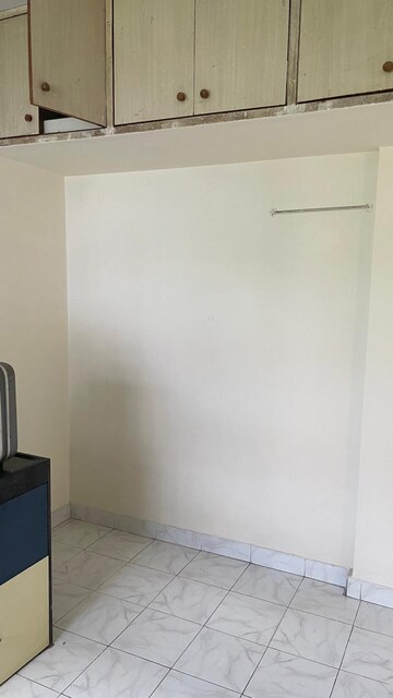 Room in 2 BHK Apartment at Sunflower Apartments Kondhwa, Kondhwa – for Rent