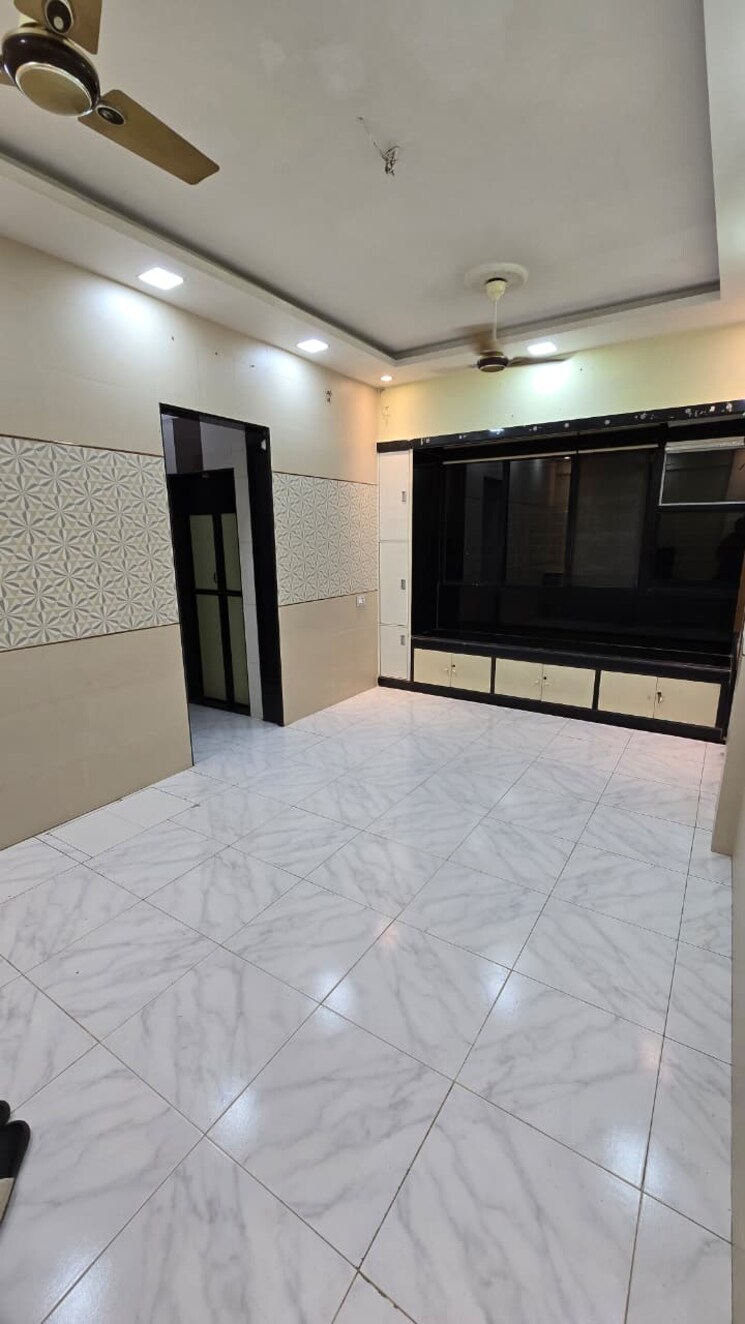Room, borbhat-sra-society 1 Bedroom 440 Sq.Ft. Apartment In Borivali West Mumbai 9327815