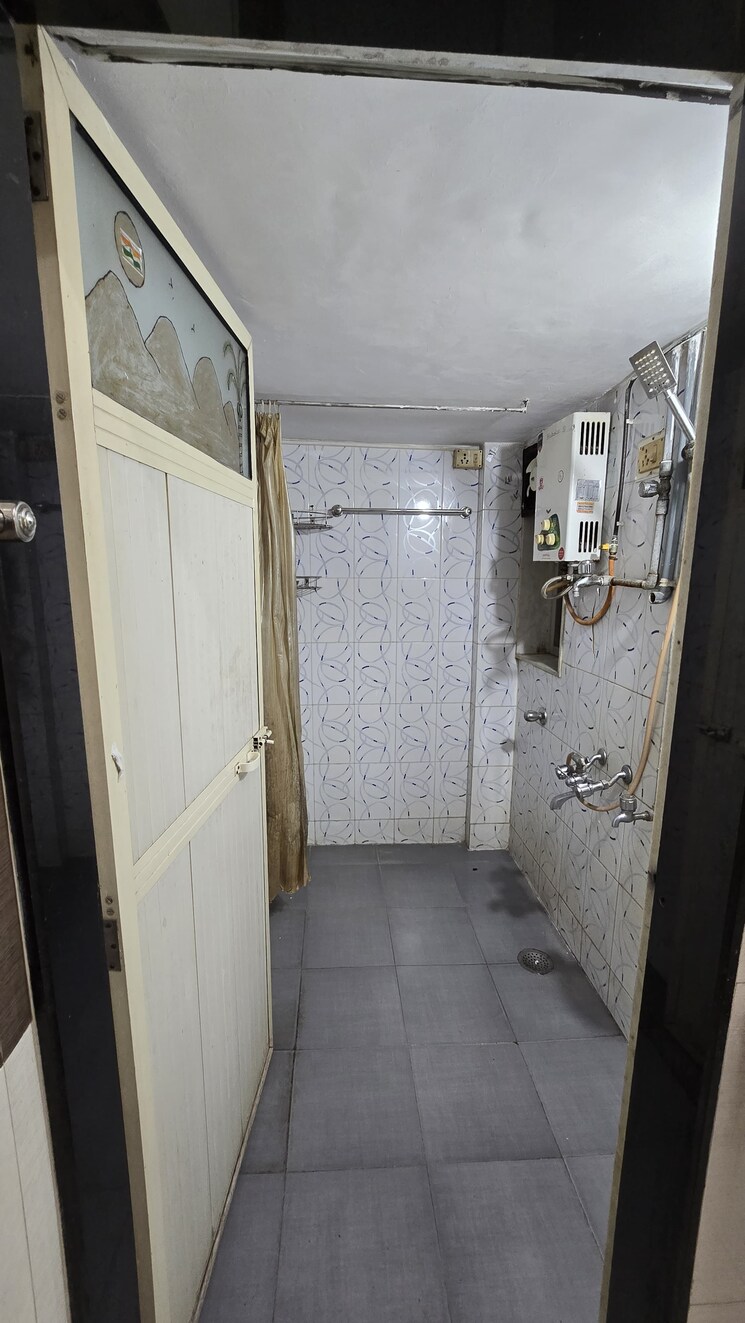 Bathroom, borbhat-sra-society 1 Bedroom 440 Sq.Ft. Apartment In Borivali West Mumbai 9327815