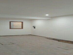 Room in 4 BHK Apartment at South Extension – for Rent