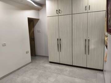 Room in 2 BHK Apartment at Bandra West – for Rent