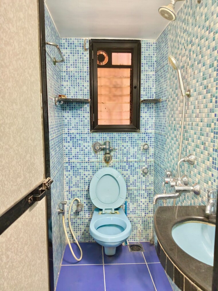 Bathroom, bandra west 2 Bedroom 750 Sq.Ft. Apartment In Bandra West Mumbai 9328012