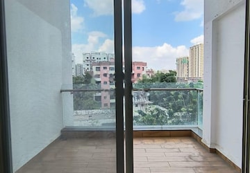 Room in 2 BHK Apartment at Malkani Bon Vivant, Mundhwa – for Rent