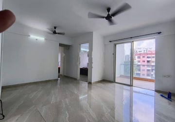 Room in 2 BHK Apartment at Malkani Bon Vivant, Mundhwa – for Rent