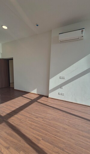 Room in 3 BHK Apartment at Piramal Mahalaxmi, Mahalaxmi – for Rent