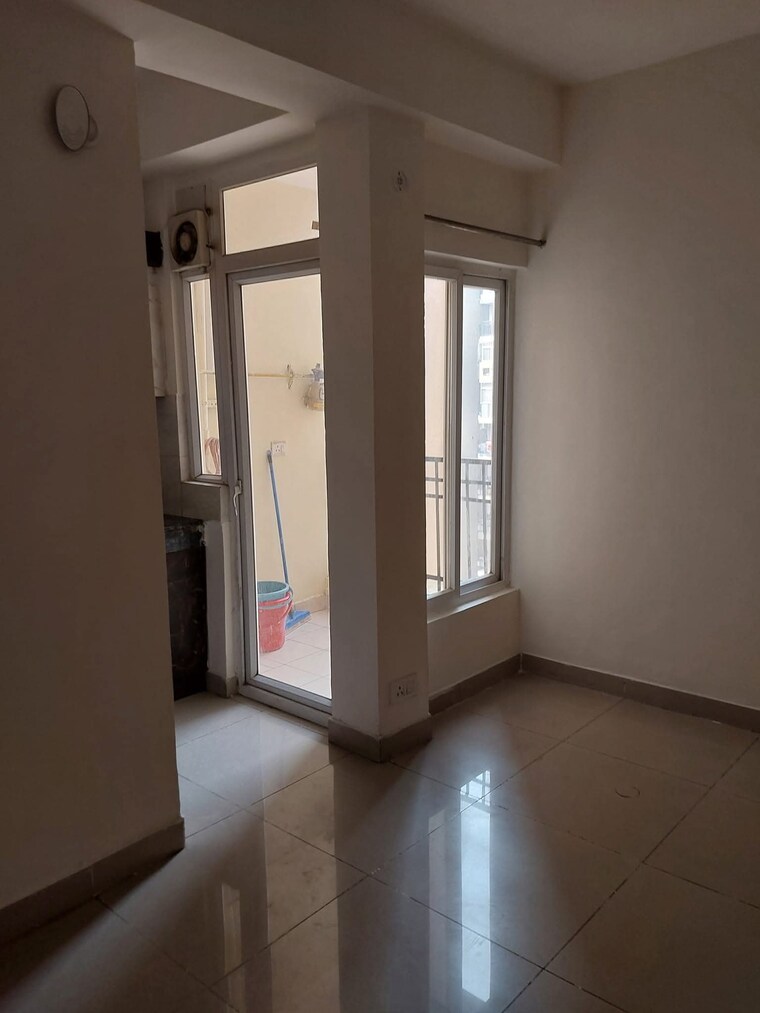 Room, gaur-city-2 2 Bedroom 1010 Sq.Ft. Apartment In Gaur City 2 Greater Noida 9328046