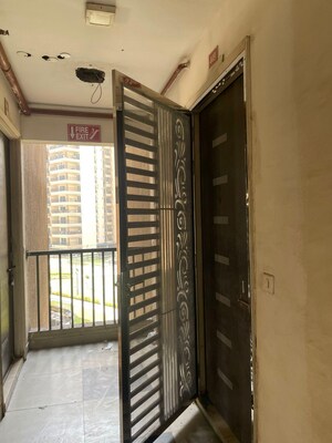  2 BHK Apartment at Gaur Yamuna City 16th Park View, Gaur Yamuna City – for Rent