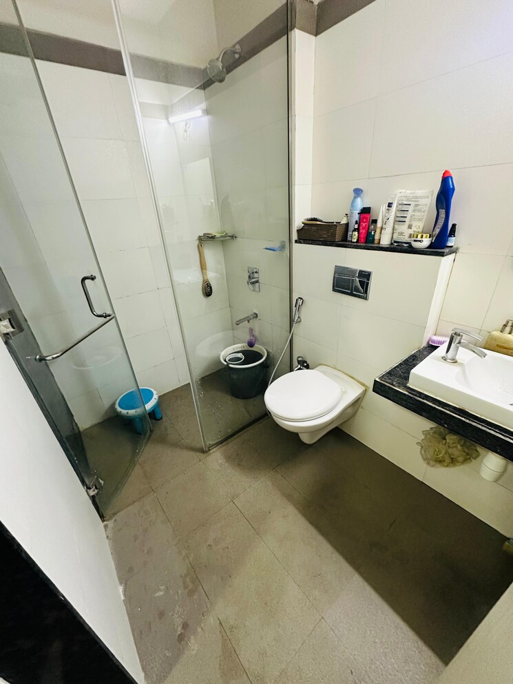 Attached Bathroom, rustomjee-azziano-wing-e 2 Bedroom 828 Sq.Ft. Apartment In Thane West Thane 9328068