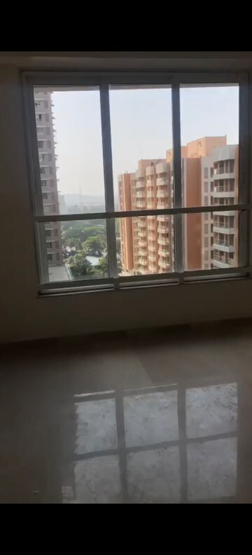 Room in 2 BHK Apartment at Kalpataru Radiance, Goregaon West – for Rent