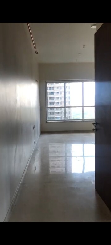 Room in 2 BHK Apartment at Kalpataru Radiance, Goregaon West – for Rent