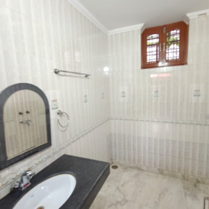 Bathroom in 2.5 BHK Villa at Sector 21 – for Rent