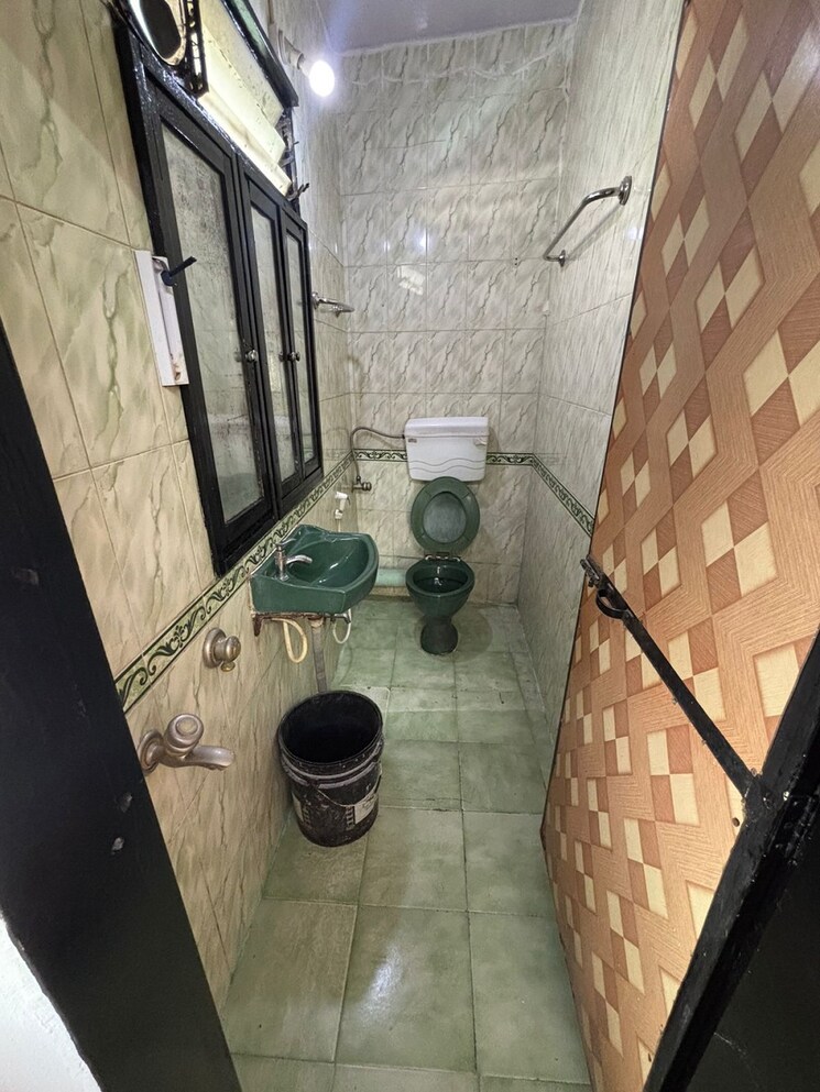 Bathroom, bandra west 2 Bedroom 750 Sq.Ft. Apartment In Bandra West Mumbai 9328165