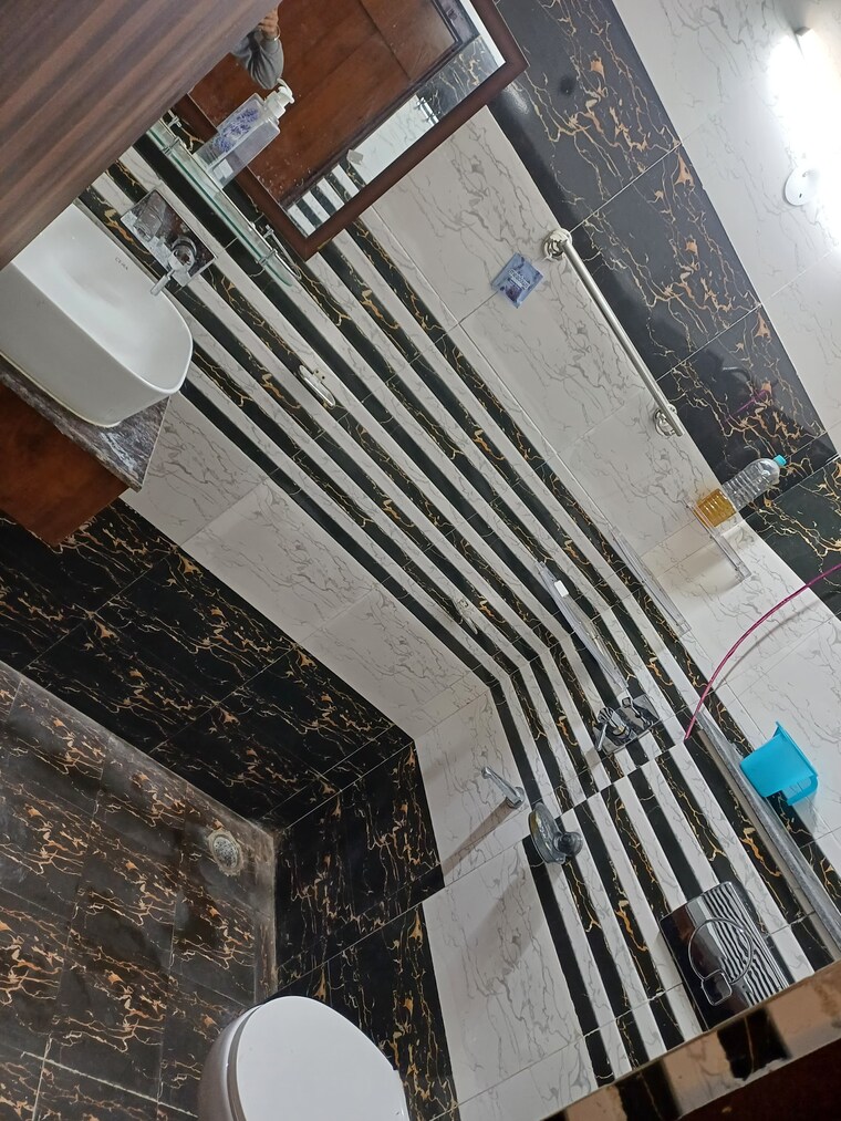 Bathroom, aura-homes 3 Bedroom 1800 Sq.Ft. Apartment In Patiala Road Zirakpur 9328235