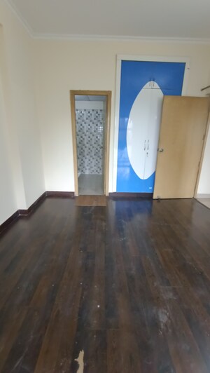 Room in 2 BHK Apartment at Antriksh Golf View, Sector 78 – for Rent