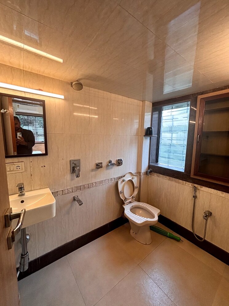 Bathroom, bandra west 2 Bedroom 750 Sq.Ft. Apartment In Bandra West Mumbai 9328286