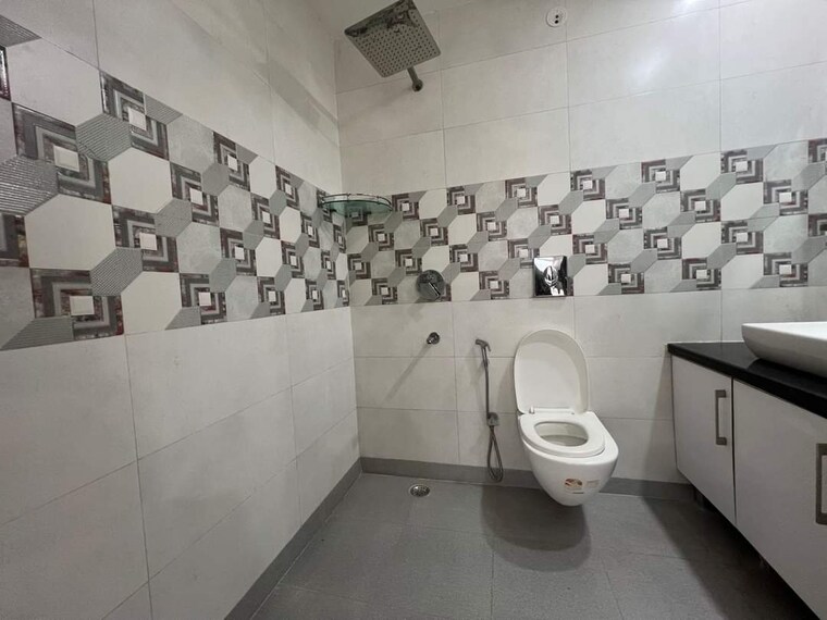 Attached Bathroom, kailash hills 4 Bedroom 2700 Sq.Ft. Apartment In Kailash Hills Delhi 9328315