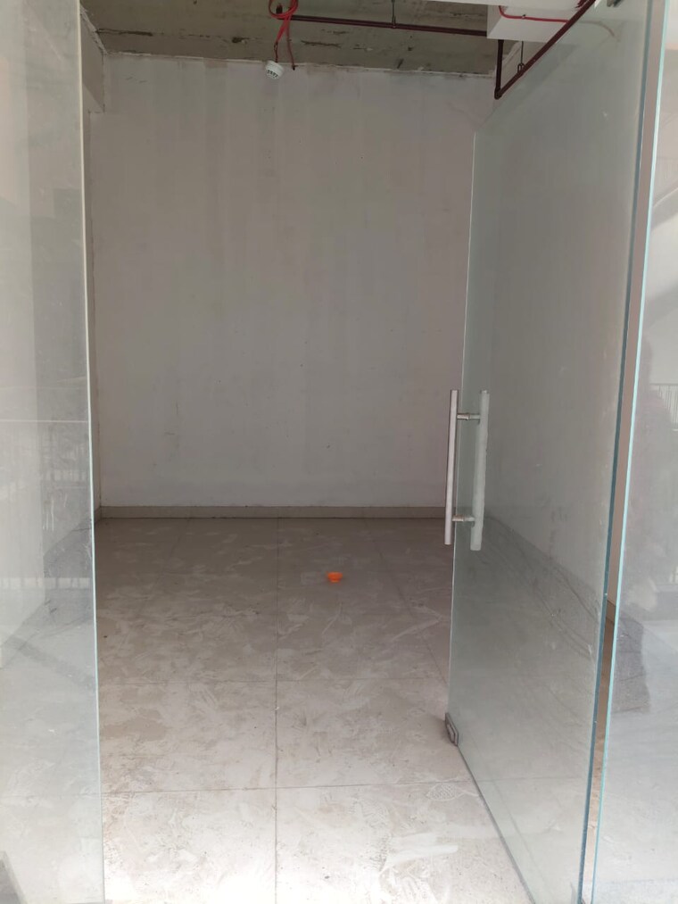 Bathroom, sun-twilight Commercial Shop 260 Sq.Ft. In Sector 27 Yamuna Expressway Greater Noida 9328310